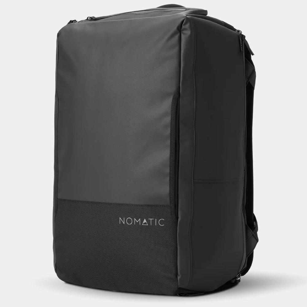 Gently Used Nomatic Travel Bag 40L make a reasonable offer  !!